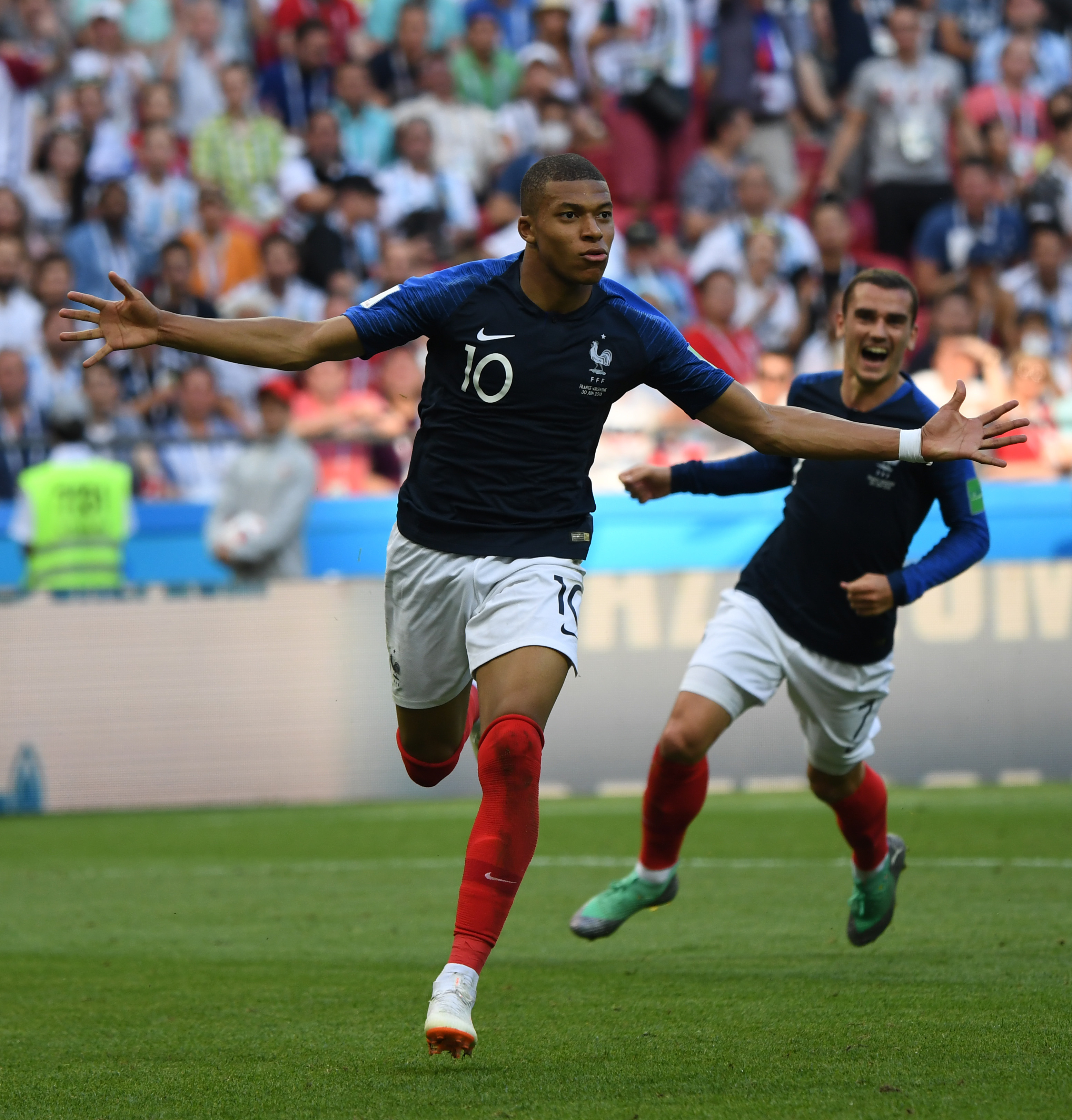 来看中国女足的比赛遇到了前男足主教练扬科维奇