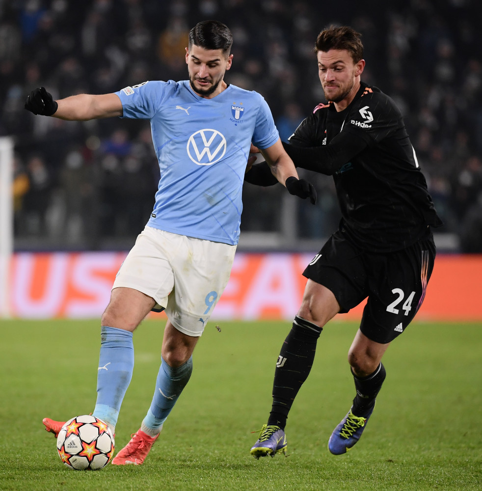 前阿森纳妖锋有望加盟中国联赛，无需转会费，两家西亚劲旅来抢人（前阿森纳前锋或以自由身加盟中国联赛，西亚两大劲旅加入争夺）