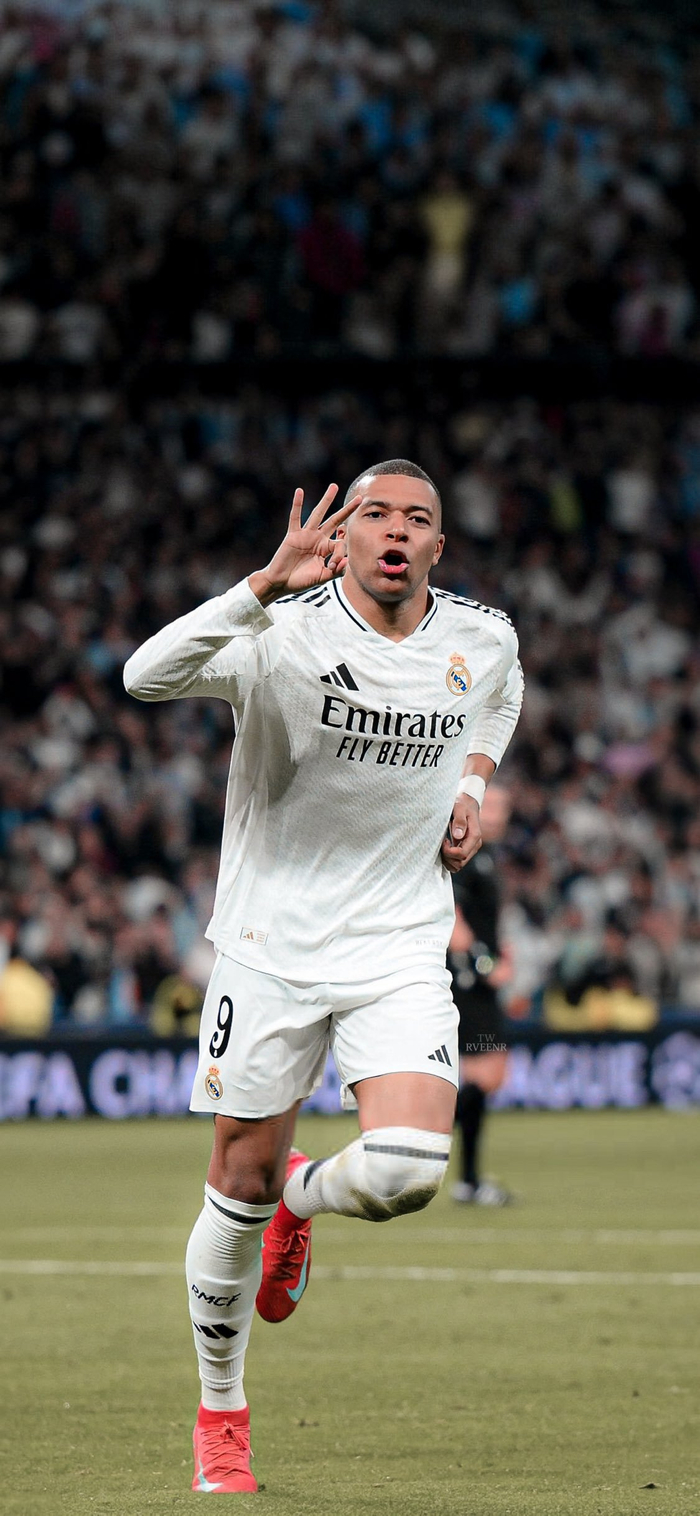 官方：阿贾克斯与18岁后防小将亚伦·鲍曼续约至2030年（阿贾克斯官宣：18岁后防新秀亚伦·鲍曼续约至2030年）