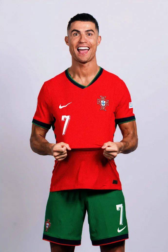 球员任意球助攻被评为赛季最佳配合