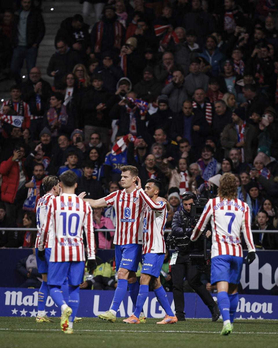 沙特联战报：本泽马破门，十人吉达联合2-1利雅得体育（沙特联赛战报：本泽马建功，十人吉达联合2-1击败利雅得体育）