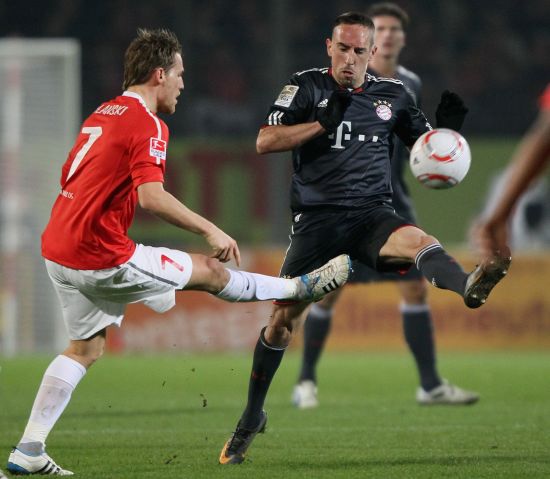 凯恩：希望英格兰制定定位球手册；我加盟拜仁与图赫尔有关（凯恩：期待英格兰出台定位球指南；转投拜仁受图赫尔影响）