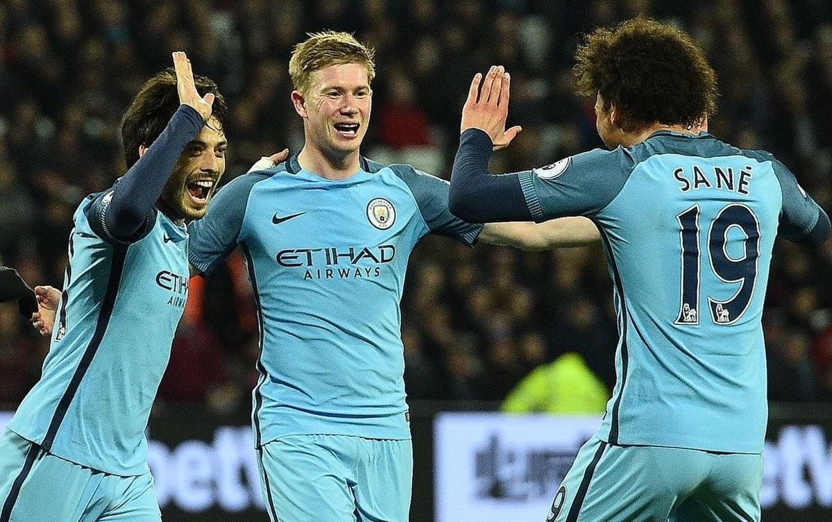 17岁天才卡尔展现极强潜力，德甲首秀表现亮眼，凭借出色技术和风格成为焦点。（17岁天才卡尔德甲首秀惊艳，精湛技术与独特风格尽显潜力成全场焦点）