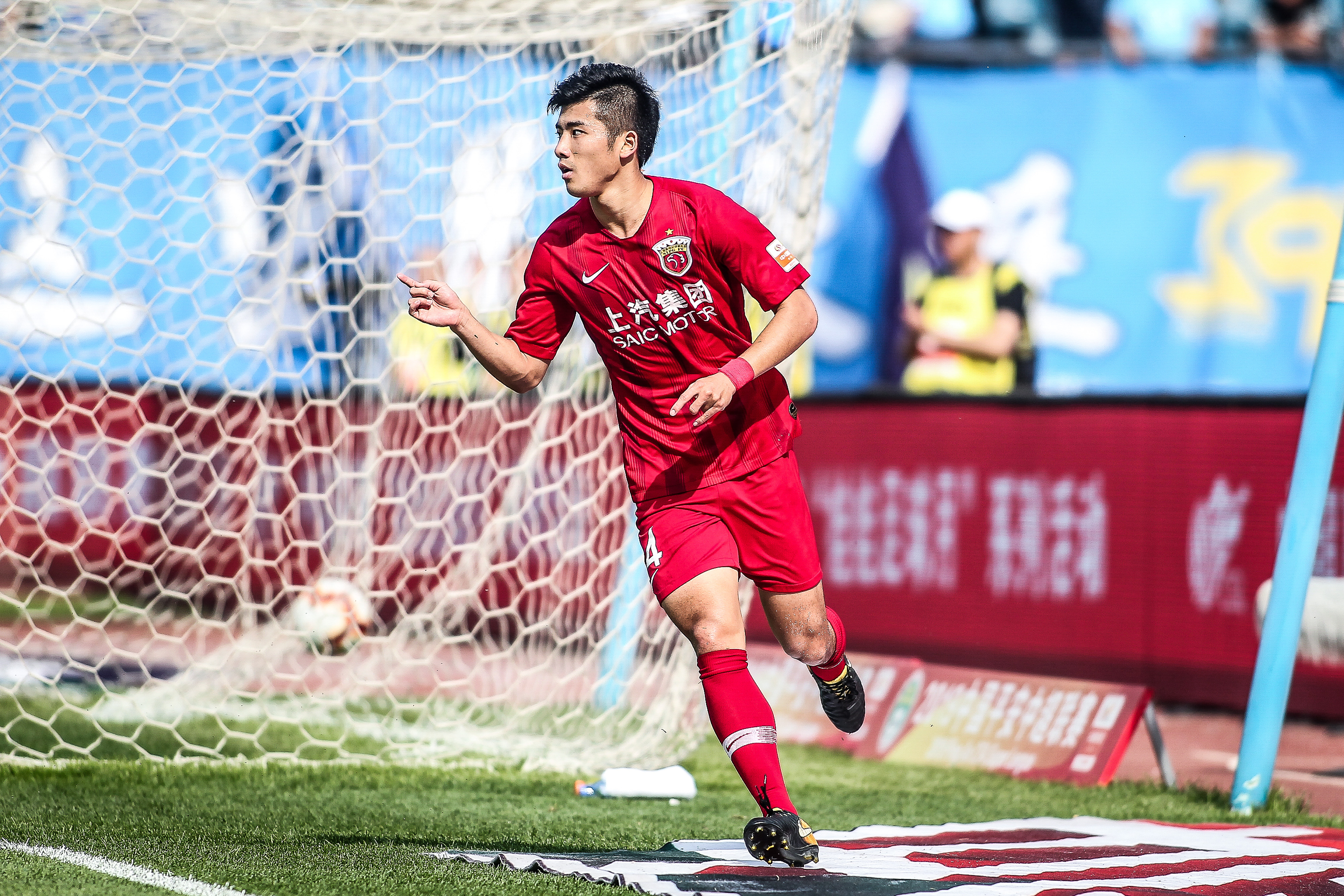 非洲足联年度最佳球员候选名单：阿什拉夫、萨拉赫、奥斯梅恩（非洲足联年度最佳候选出炉：阿什拉夫、萨拉赫、奥斯梅恩入选）