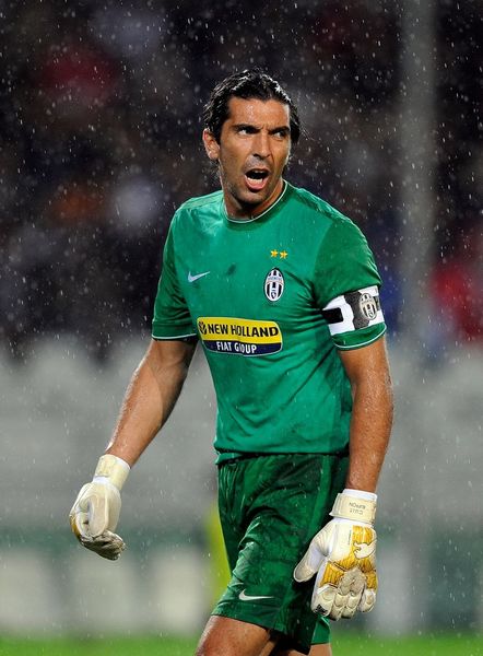 西甲榜首之争白热化