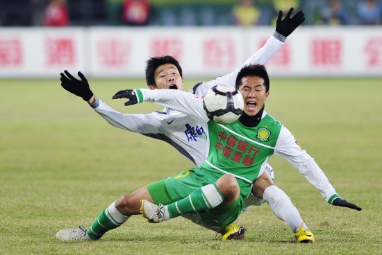 1-2！阿森纳遭读秒绝杀！曼城3-0大胜差2分，日本中场绝平利物浦