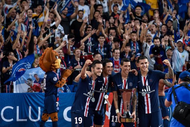 33岁孙兴慜自宣离队，10年热刺生涯收获英超金靴+欧联杯冠军（33岁孙兴慜官宣告别热刺：十年征程斩获英超金靴与欧联杯冠军）