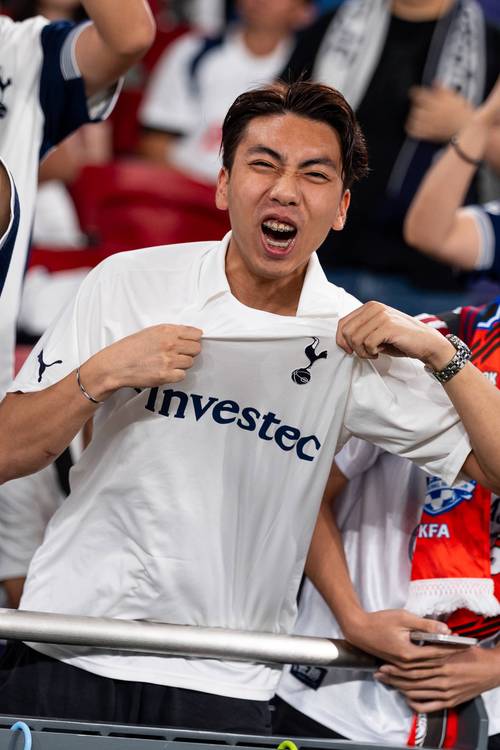 WAZ评沙尔克球员表现：两边翼卫灾难发挥，卡里乌斯超神