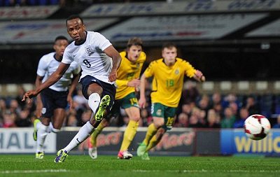 记者：切尔西中场霍尔加盟埃弗顿的转会费为2400万镑+浮动